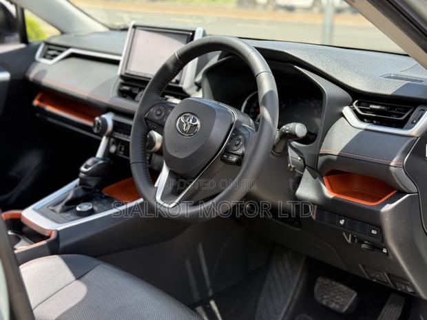 Toyota RAV4 Adventure 2019 Green