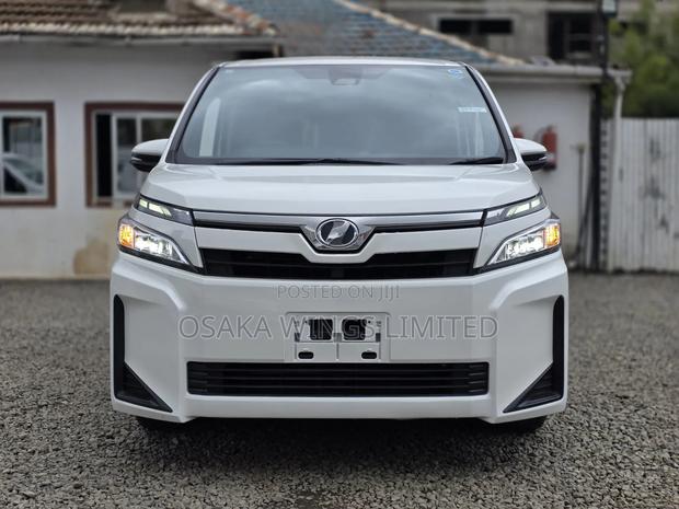 Toyota Voxy 2019 Pearl