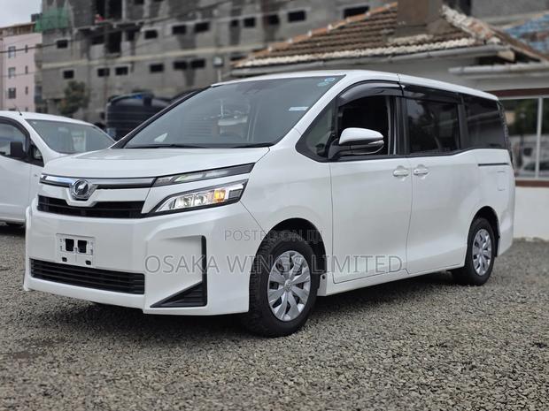 Toyota Voxy 2019 Pearl