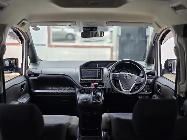 Toyota Voxy 2019 Pearl