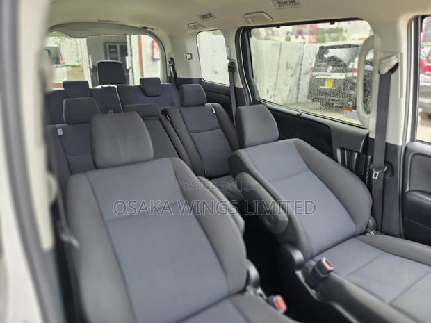 Toyota Voxy 2019 Pearl