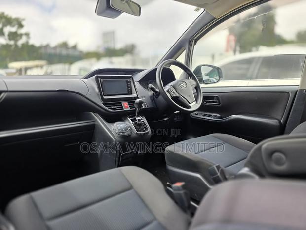 Toyota Voxy 2019 Pearl
