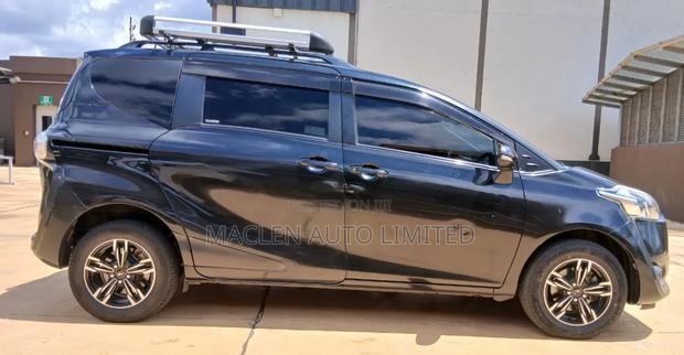 Toyota Sienta 2017 Black
