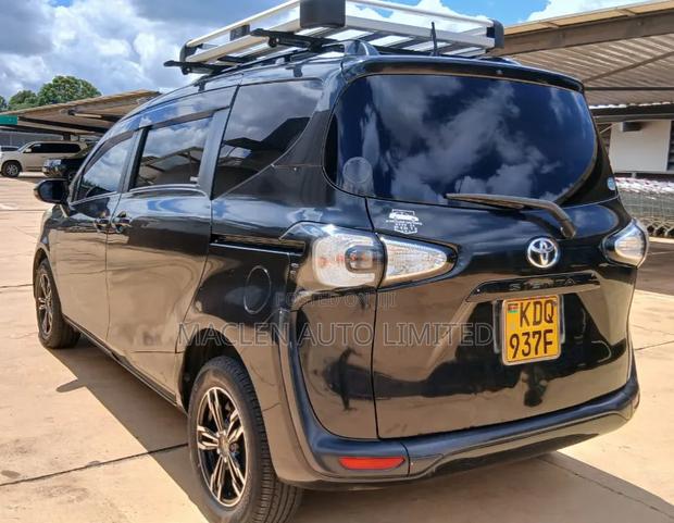 Toyota Sienta 2017 Black
