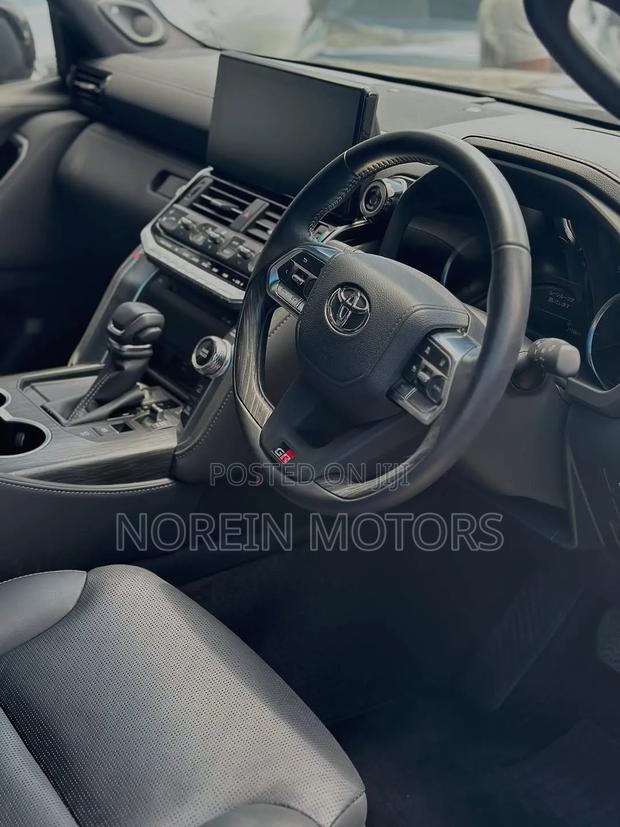 Toyota Land Cruiser LC300 2024 Matt Black