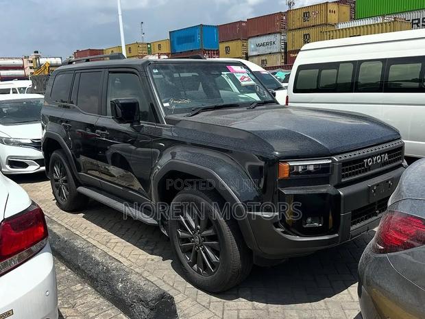 Toyota Land Cruiser LC300 2024 Black