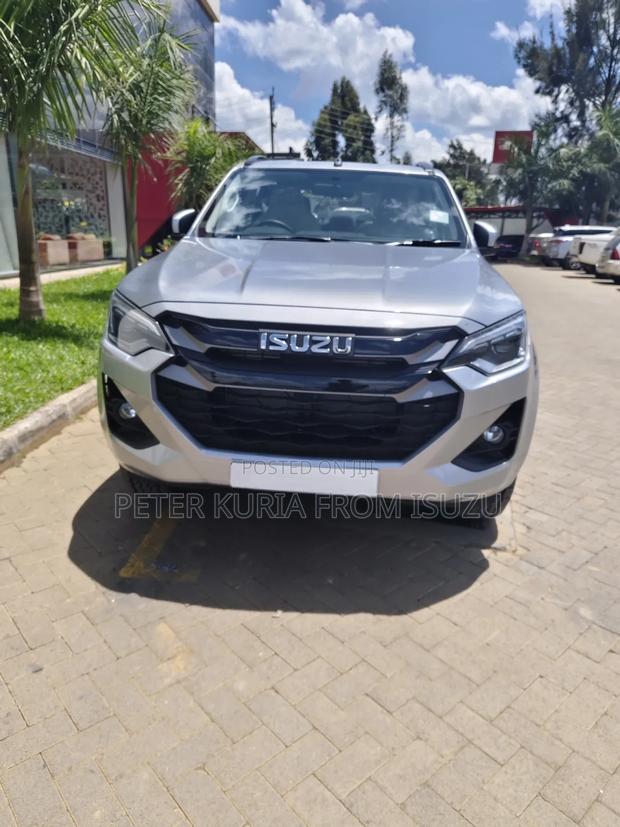 New Isuzu D-MAX 2026 Silver