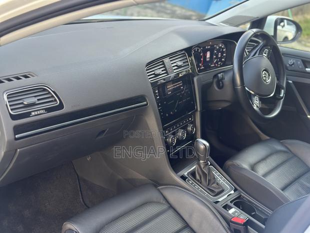 Volkswagen Golf 2019 Pearl