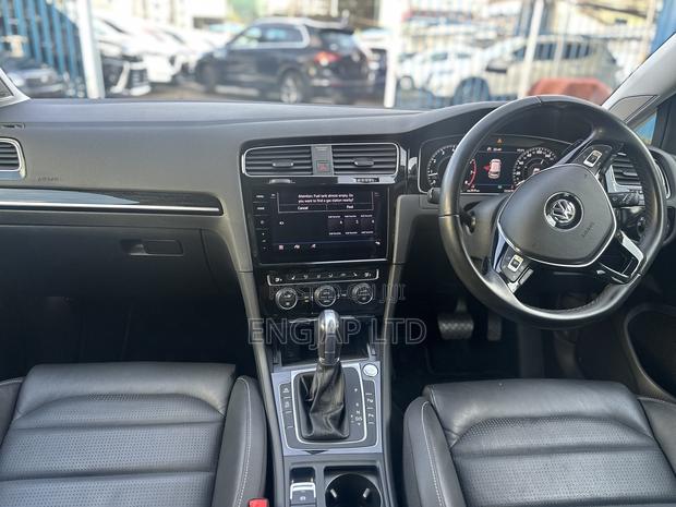 Volkswagen Golf 2019 Pearl