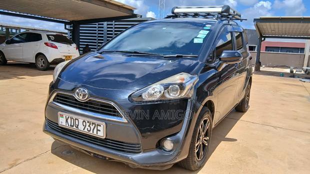 Toyota Sienta 2017 Black