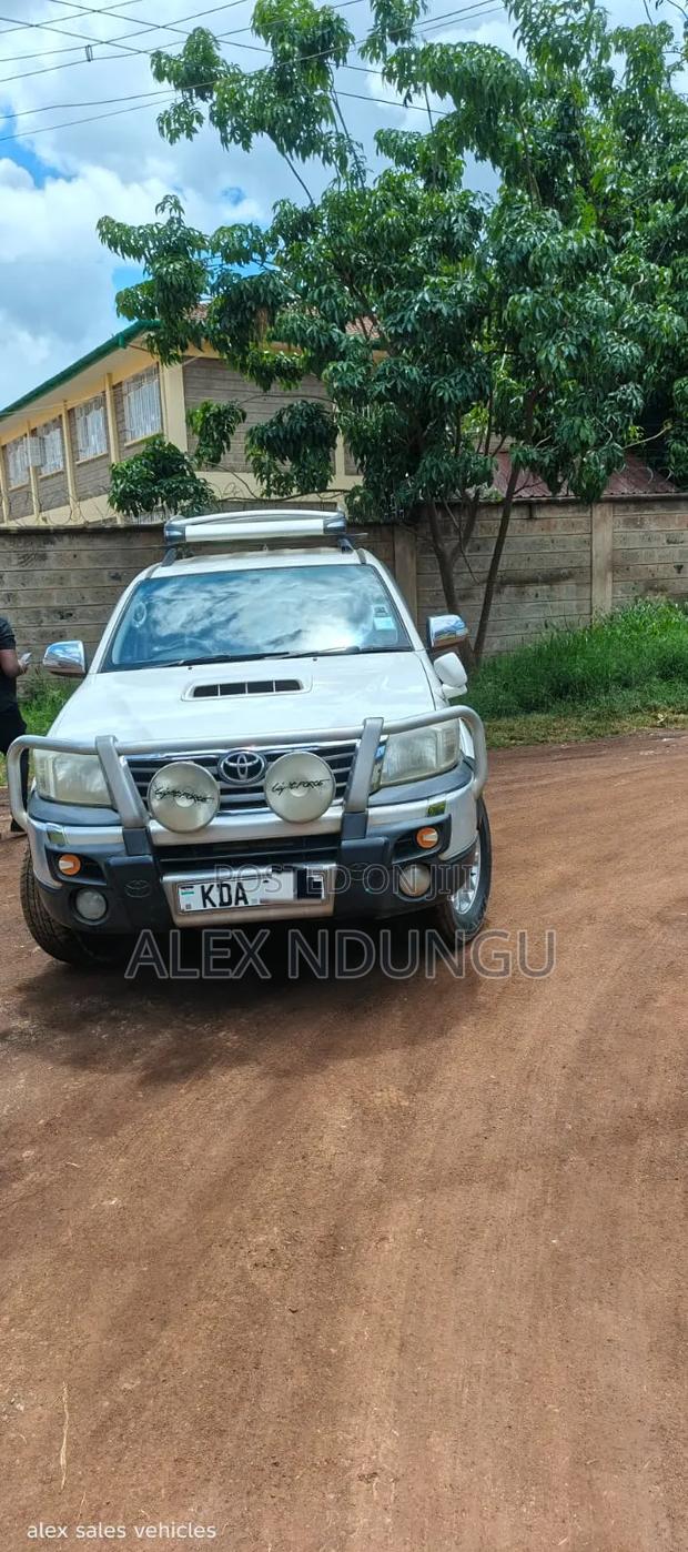 Toyota Hilux 2015 White