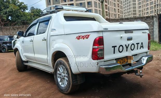 Toyota Hilux 2015 White