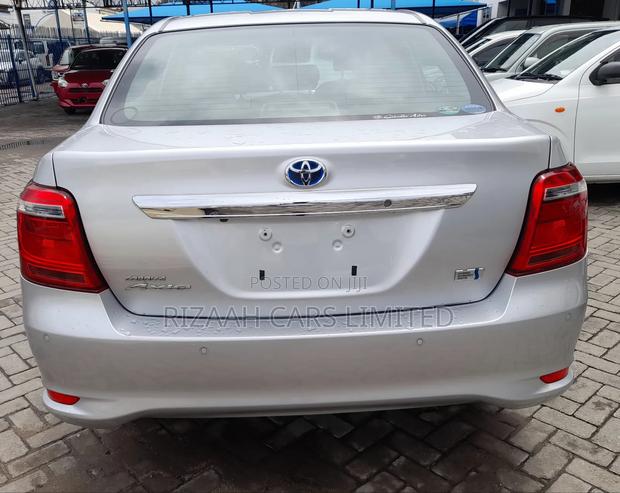 Toyota Axio 1.5 Hybrid 2WD 2018 Silver