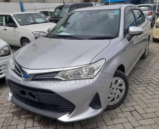 Toyota Axio 1.5 Hybrid 2WD 2018 Silver