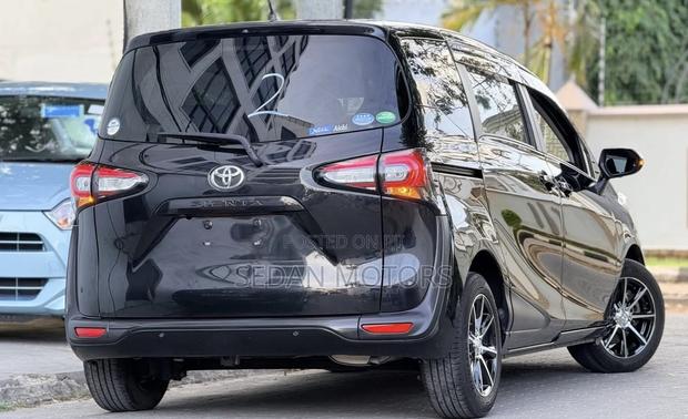 Toyota Sienta 2019 Matt Black