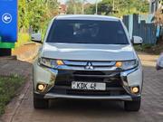 Mitsubishi Outlander 2016 White for sale