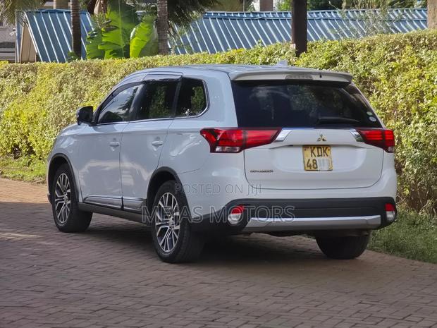 Mitsubishi Outlander 2016 White