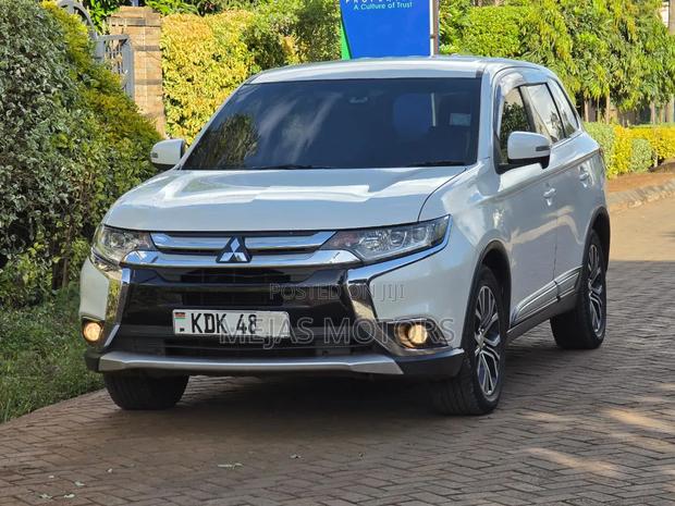 Mitsubishi Outlander 2016 White