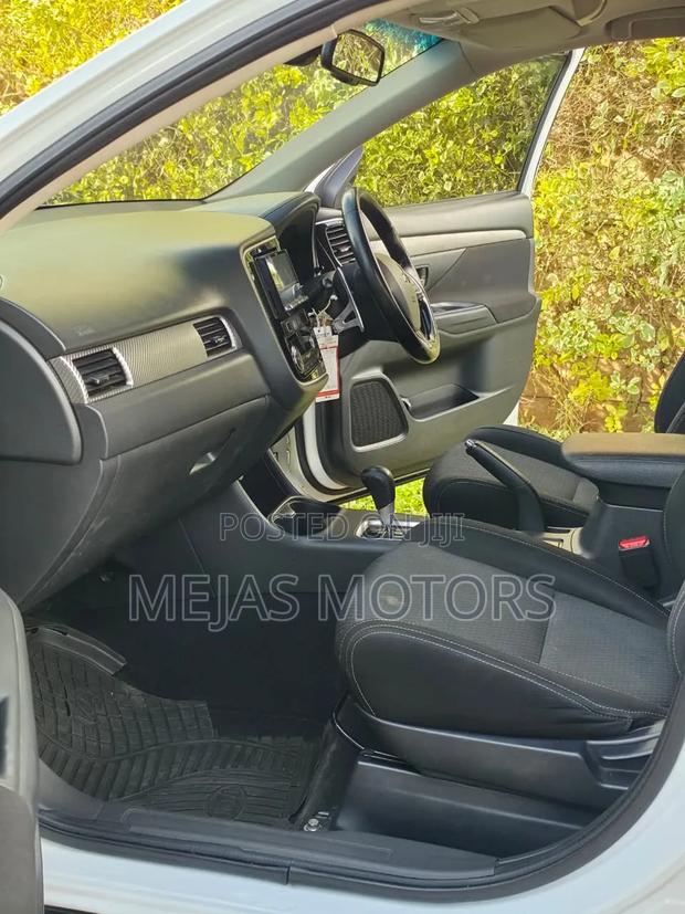 Mitsubishi Outlander 2016 White