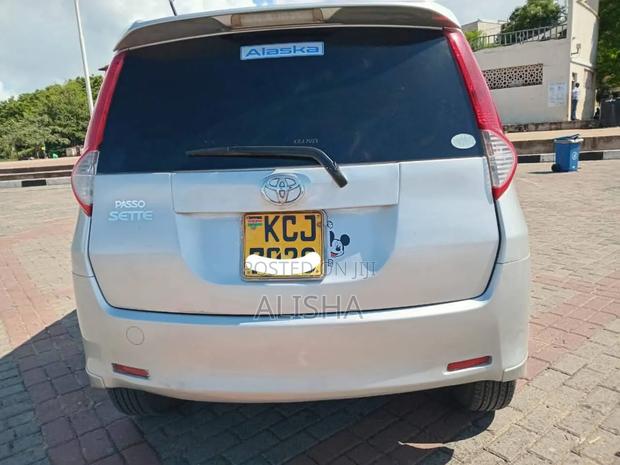 Toyota Passo 2009 Silver
