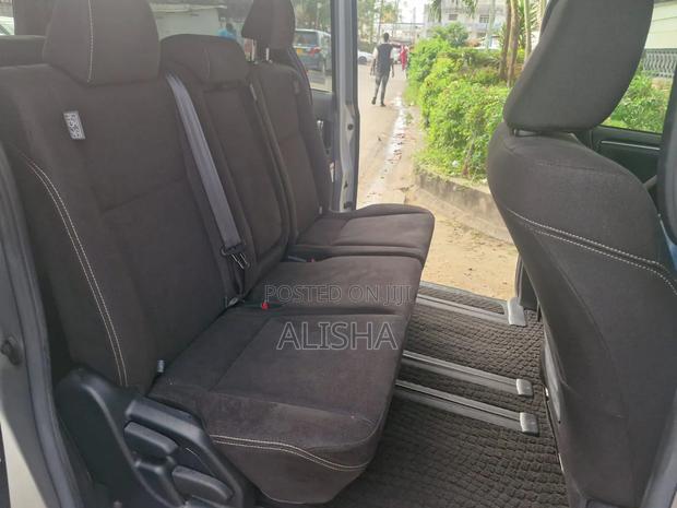 Toyota Esquire 2018 Silver