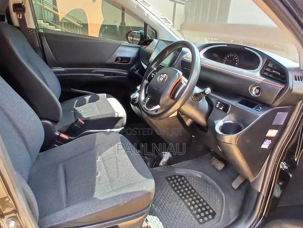 Toyota Sienta 2017