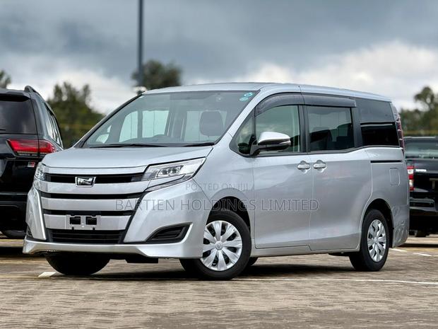 Toyota Noah 2.0 FWD (7 Seater) 2019 White