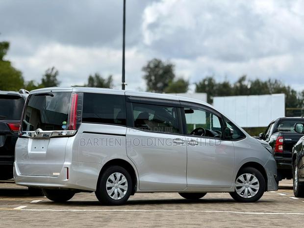Toyota Noah 2.0 FWD (7 Seater) 2019 White