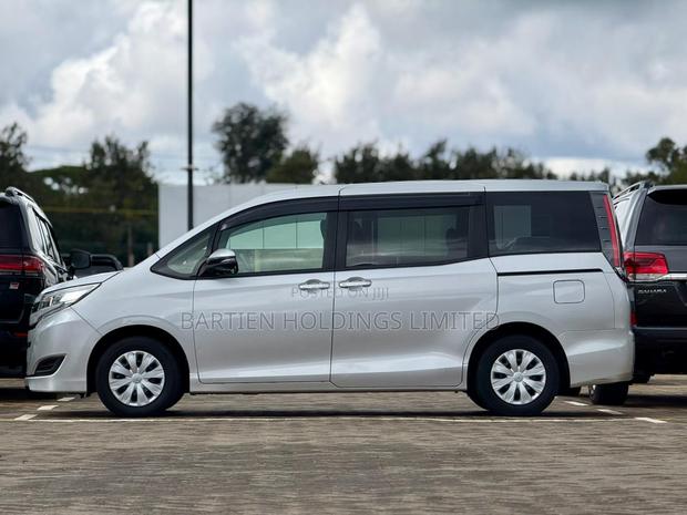 Toyota Noah 2.0 FWD (7 Seater) 2019 White