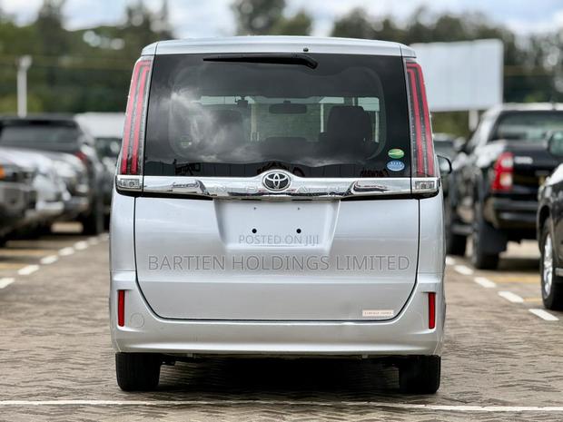 Toyota Noah 2.0 FWD (7 Seater) 2019 White