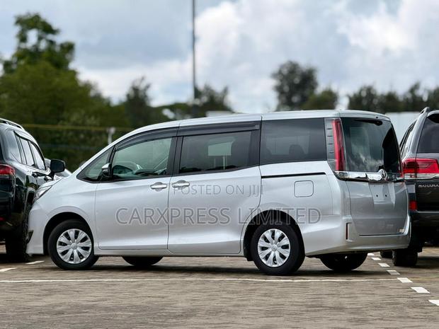 Toyota Noah 2.0 FWD (7 Seater) 2019 Silver