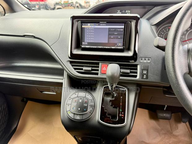 Toyota Noah 2.0 FWD (7 Seater) 2019 White