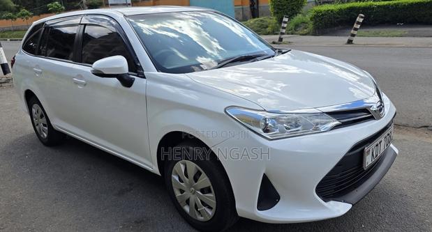 Toyota Corolla Fielder 2018 Pearl