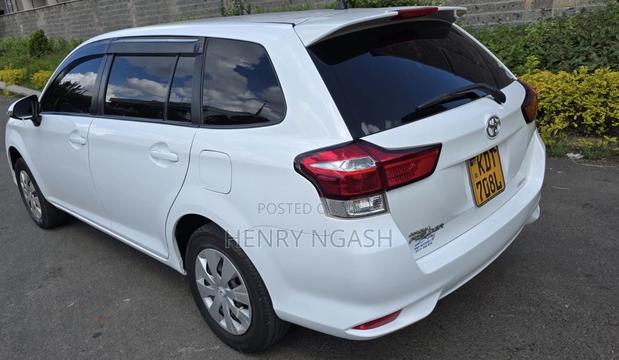 Toyota Corolla Fielder 2018 Pearl