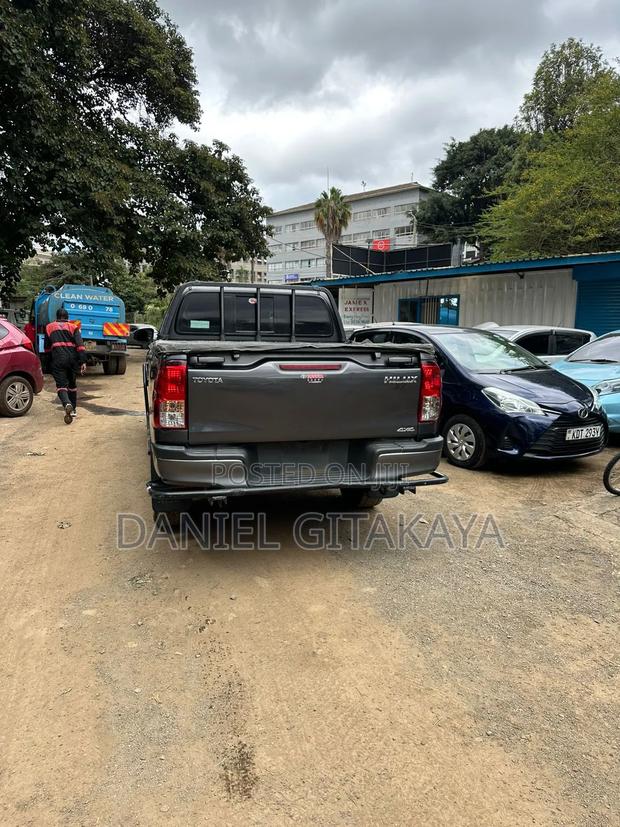 Toyota Hilux Revo Double Cab Deisel 2.4 RWD 2021 Black