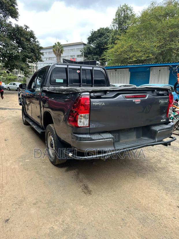 Toyota Hilux Revo Double Cab Deisel 2.4 RWD 2021 Black