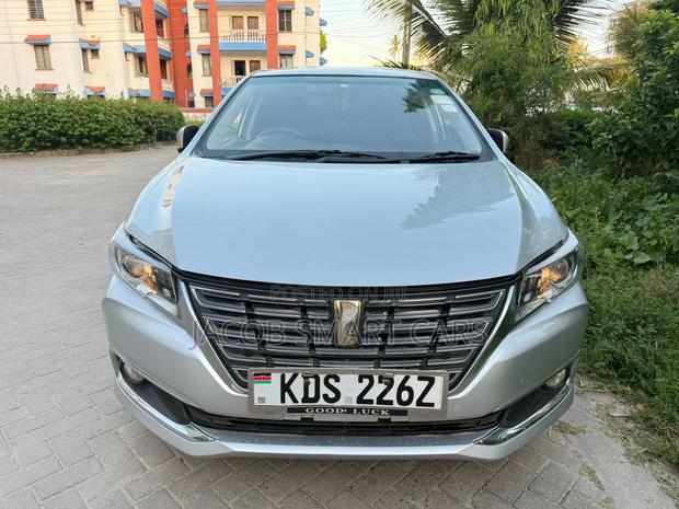 Toyota Premio 2018 Silver