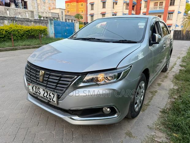 Toyota Premio 2018 Silver