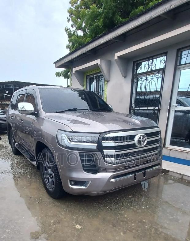 Toyota Land Cruiser 2018 Brown