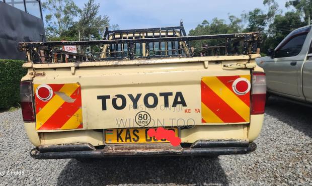 Toyota Hilux 2004 Beige