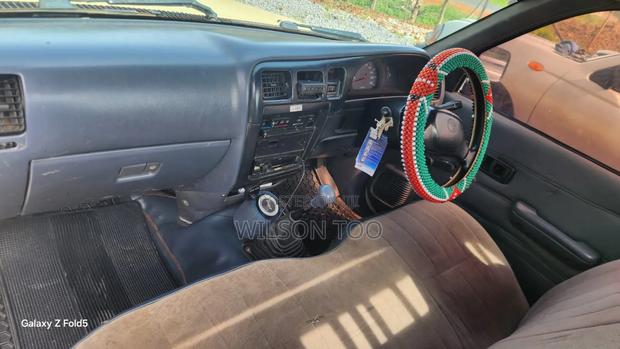 Toyota Hilux 2004 Beige