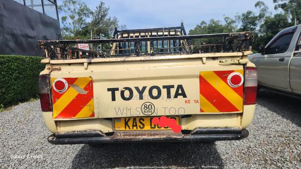 Toyota Hilux 2004 Beige