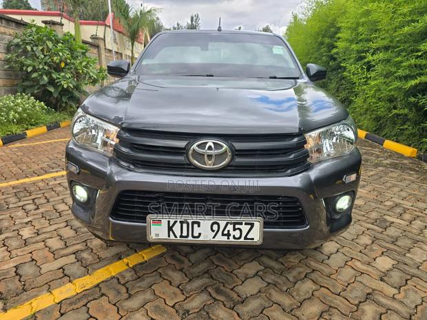 Toyota Hilux 2021 Gray