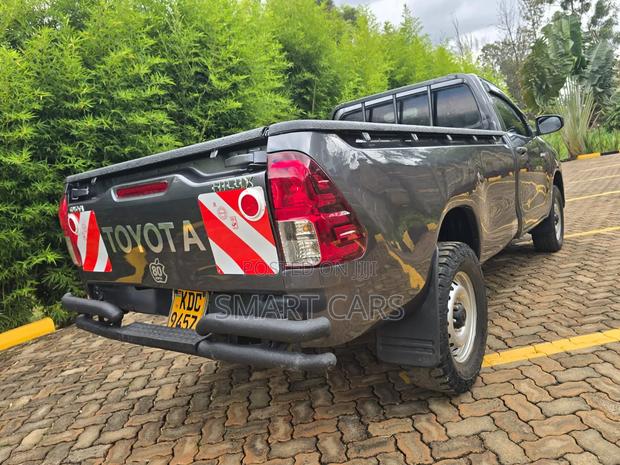 Toyota Hilux 2021 Gray