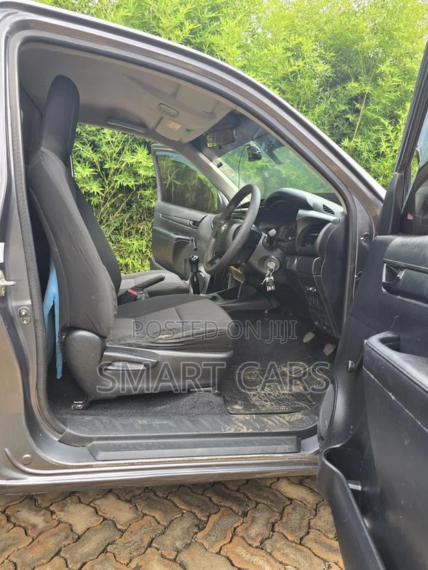 Toyota Hilux 2021 Gray