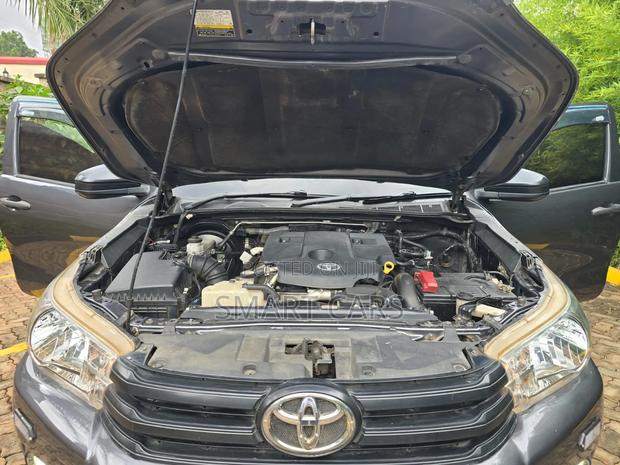 Toyota Hilux 2021 Gray