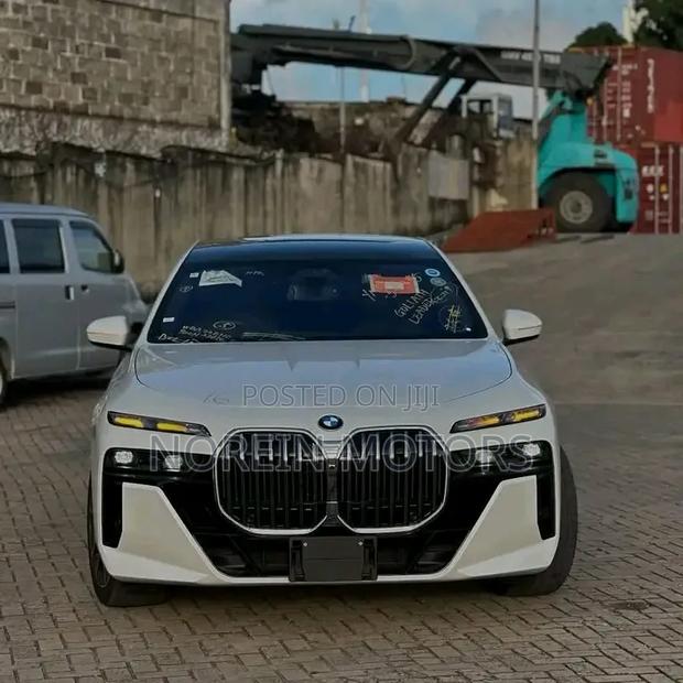 BMW 740 2024 Off white