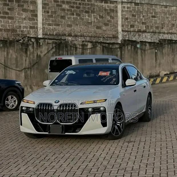 BMW 740 2024 Off white