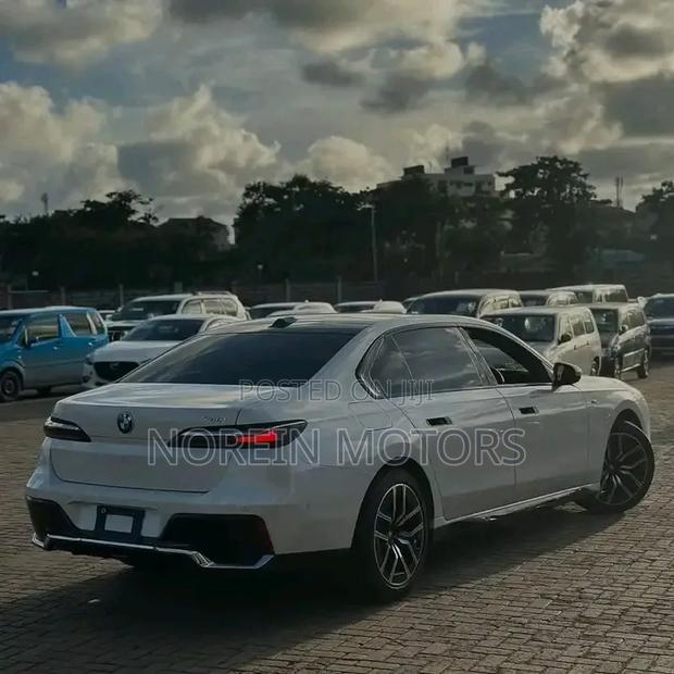 BMW 740 2024 Off white