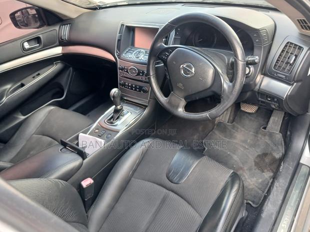 Nissan Skyline 2012 Gray